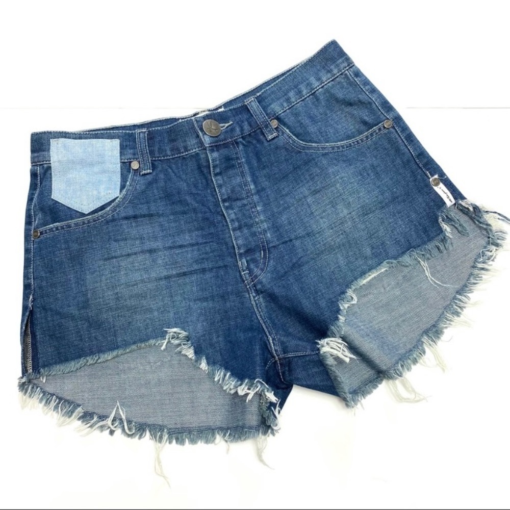 ONE Teaspoon High Rise Distressed Front Step Hem Denim Shorts Medium Wash Sz 26 - Picture 8 of 9